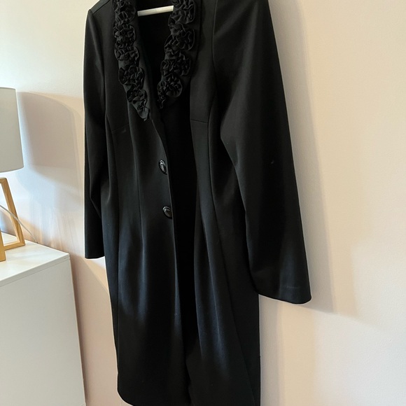 Black long with flower collar buttons up the front, stylish - Picture 5 of 6